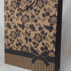 GIFTBAG BLACK FLOWER 39X31X10CM