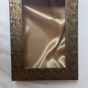 GIFTBOX W/W/SATIN GD/BK 31.5X22.5X5CM