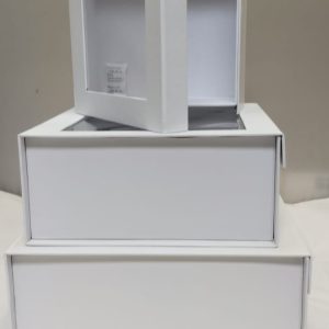 GIFTBOX FLIP LID 3`S WHITE 26.5X25.5X11C