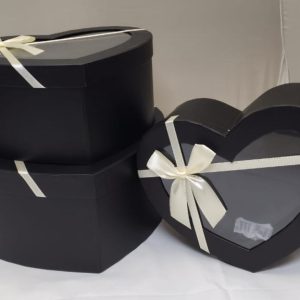 GIFTBOX BK WINDOW/HEART 3PCS 32X28X13.5C
