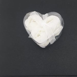 SOAP ROSE BUDS WHITE 3PCS IN HEART PVC