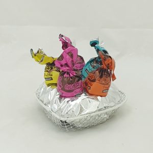 5 CHOCS ON WHITE BASKET