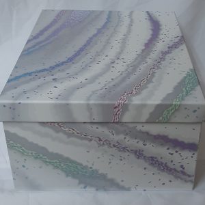 GIFTBOX 9`S WHITE/BL 36.4X28.