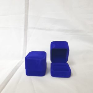 BOX VELVET RING BOX R/BLUE  5X5X4CM