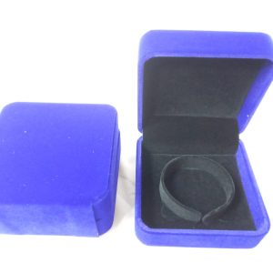 BOX VELVET BANGLE BOX R/BLUE 9X9X4 CM