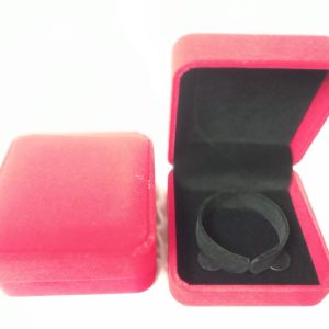 BOX VELVET BANGLE BOX RED 9X9X4 CM