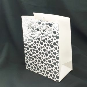 GIFTBAG WHITE W/SILVER HEARTS 23X18X10CM