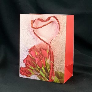 GIFTBAG WHITE W/RED ROSES 23X18X10CM