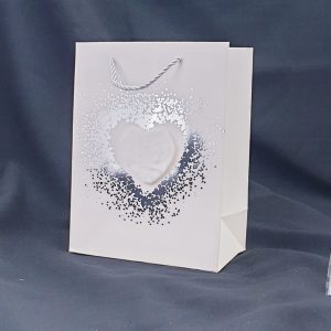 GIFTBAG WHITE W/WHITE HEART 23X18X10CM