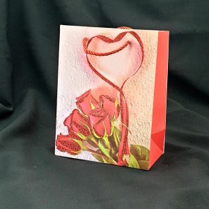 GIFTBAG WHITE W/RED ROSES 40X30X12CM